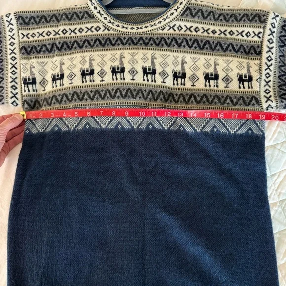 NWOT Alpaca Wool Sweater with Andean Llama Design Medium - Picture 11 of 16